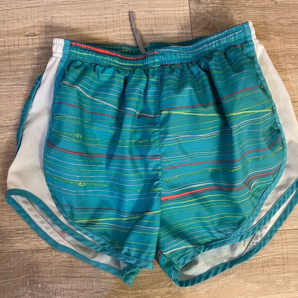 Nike Dri Fit Shorts Small - Picture 1 of 3